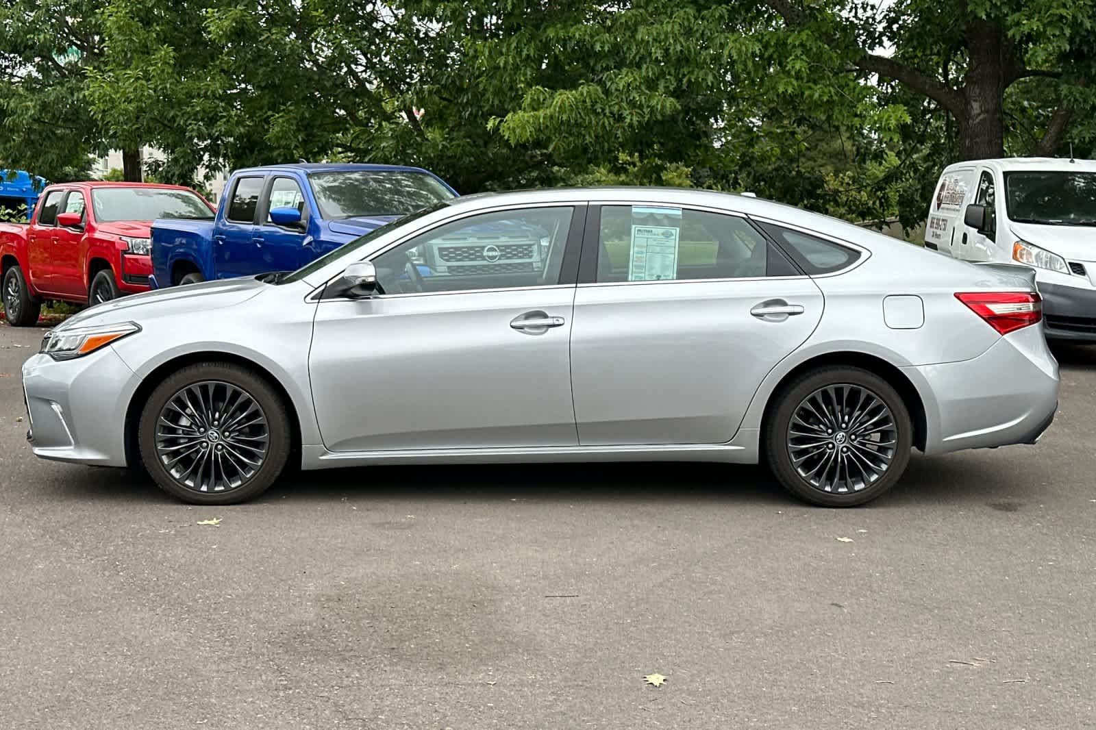 Vehicle image 9 of 29