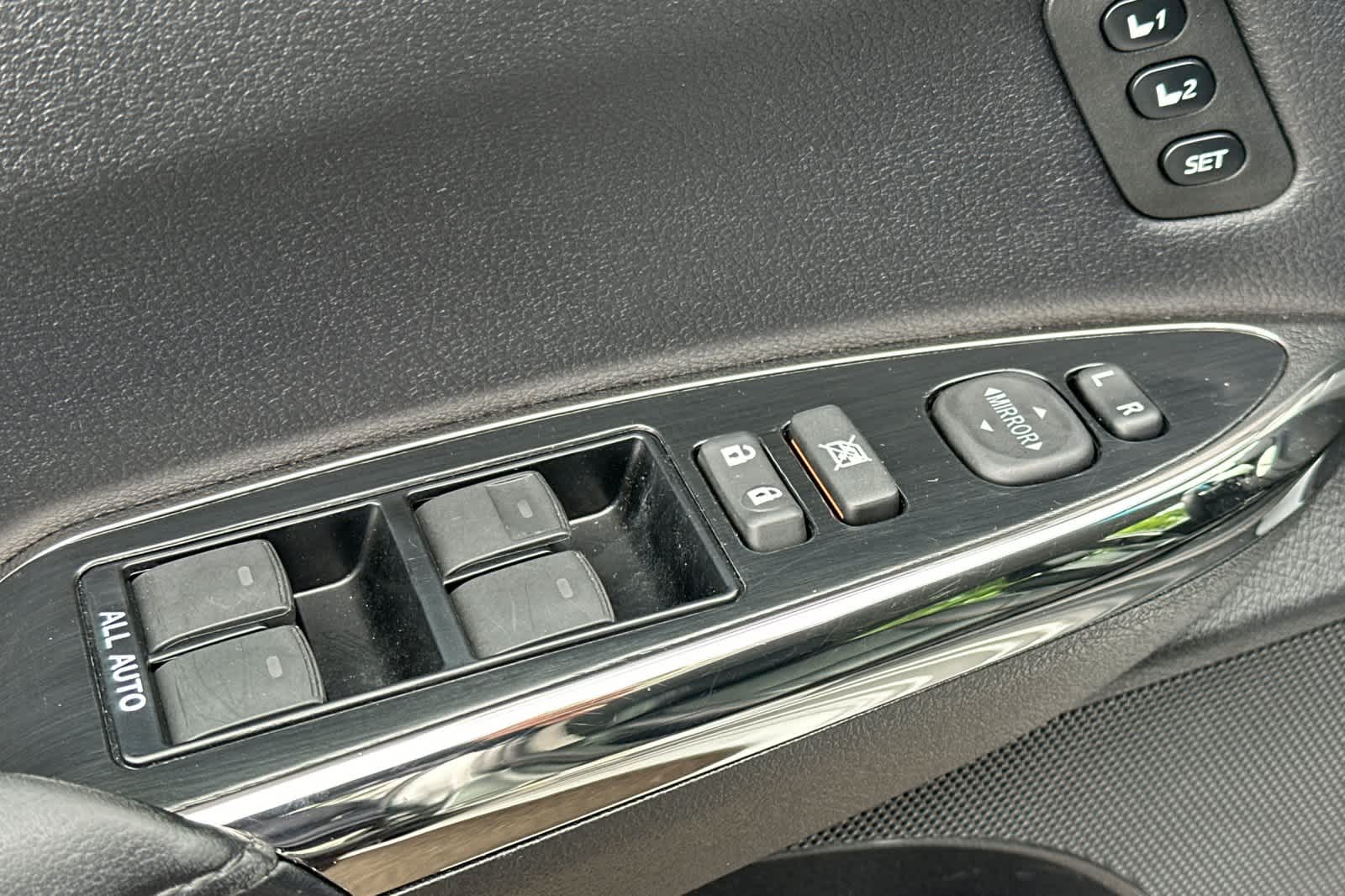 Vehicle image 14 of 29