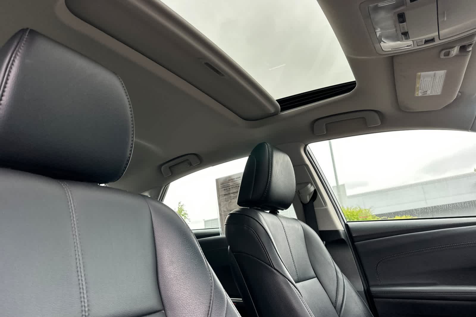 Vehicle image 17 of 29