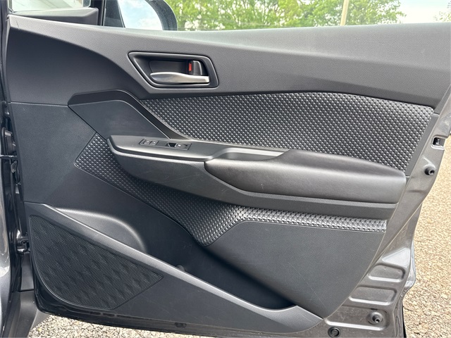 Vehicle image 22 of 32