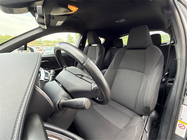 Vehicle image 21 of 32
