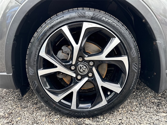Vehicle image 26 of 32
