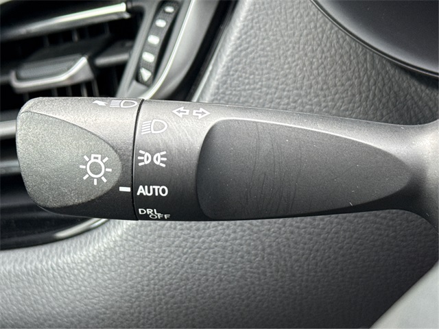 Vehicle image 18 of 32