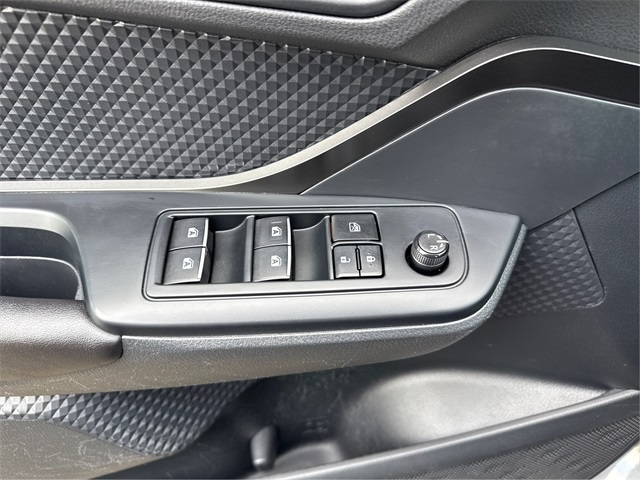 Vehicle image 19 of 32