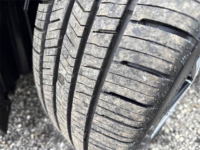 Vehicle image 27 of 32
