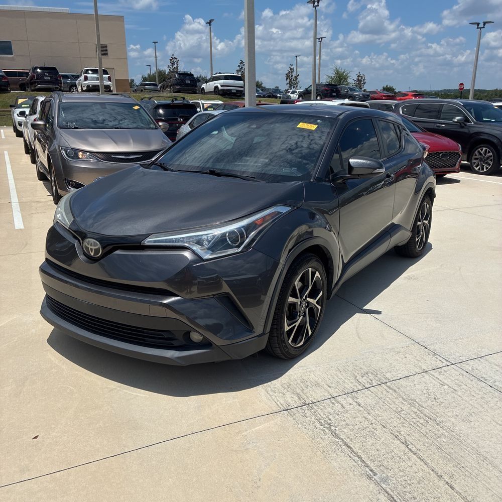 2018 Toyota C-HR XLE Premium Image 3 of 12