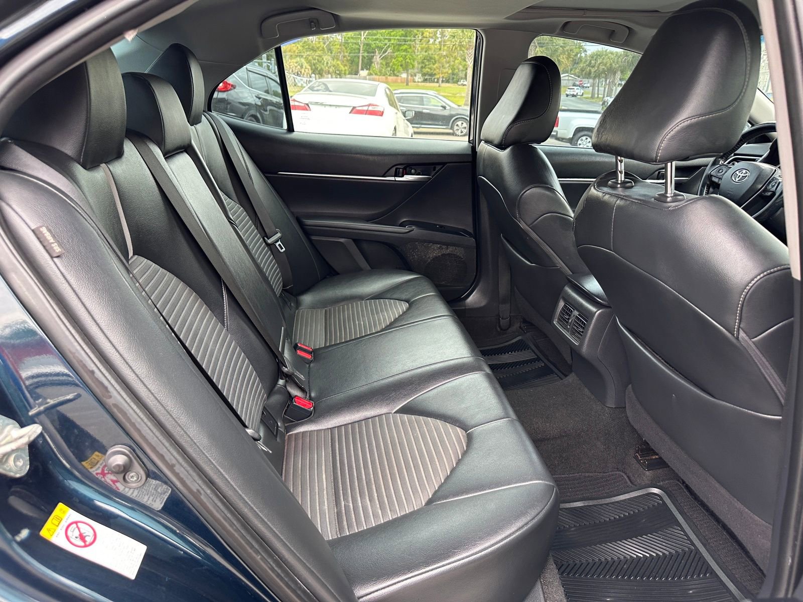 Vehicle image 17 of 21