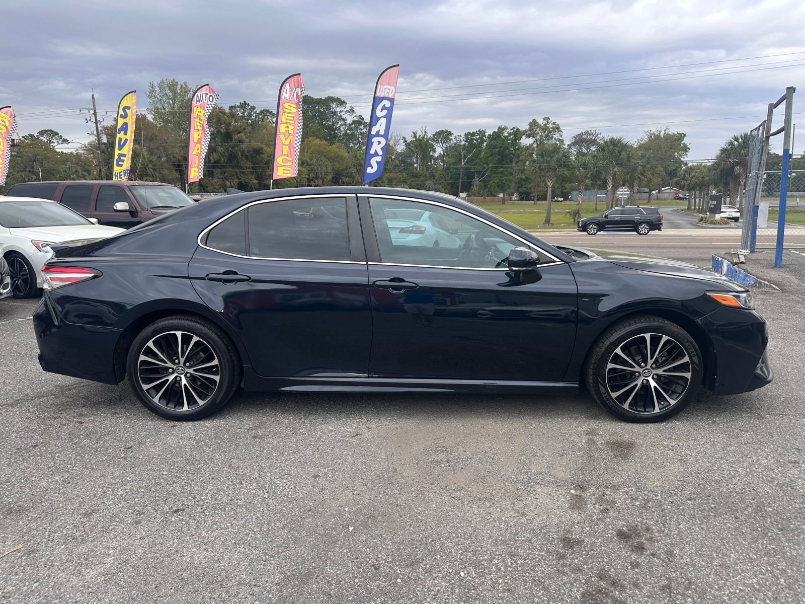Vehicle image 7 of 21