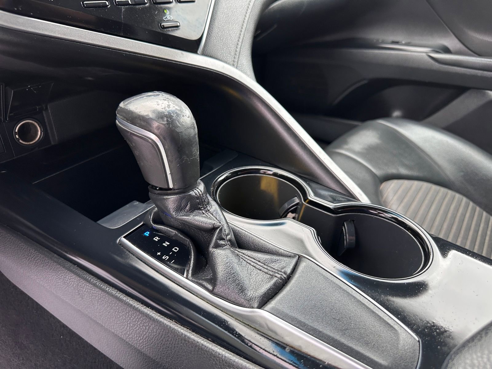 Vehicle image 13 of 21