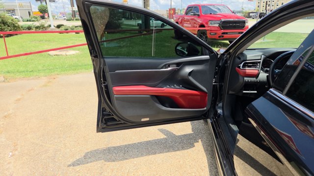 Vehicle image 24 of 32
