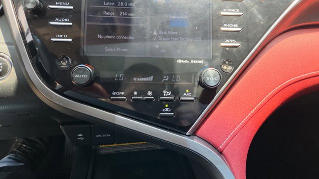 Vehicle image 25 of 32