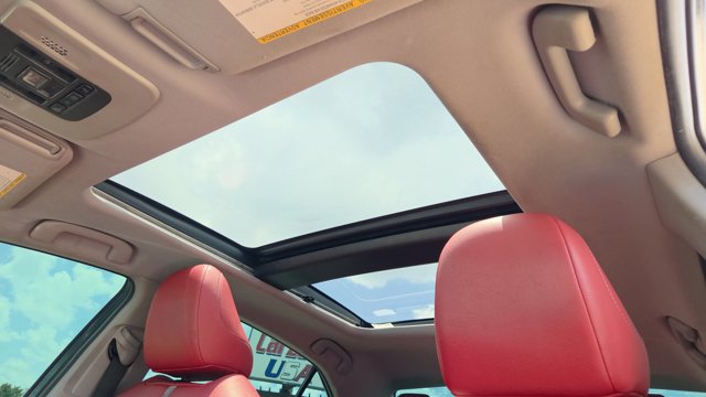 Vehicle image 27 of 32