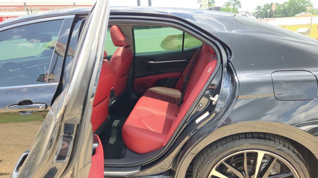 Vehicle image 29 of 32