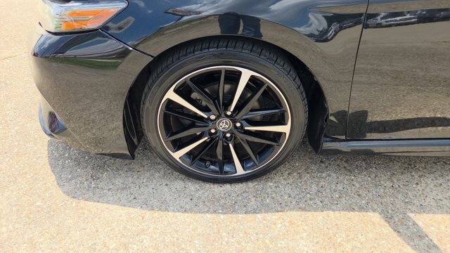 Vehicle image 10 of 32
