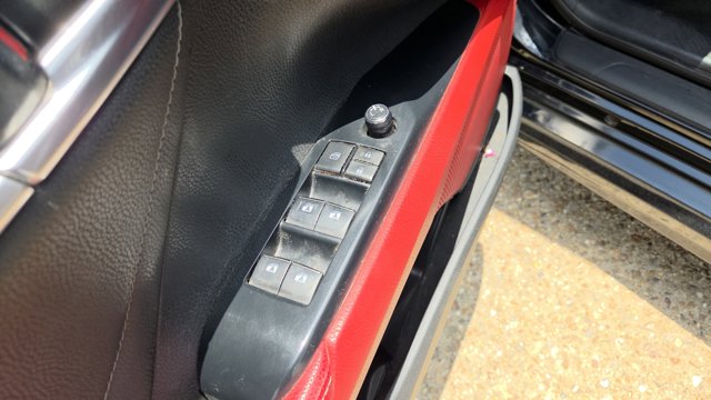 Vehicle image 21 of 32