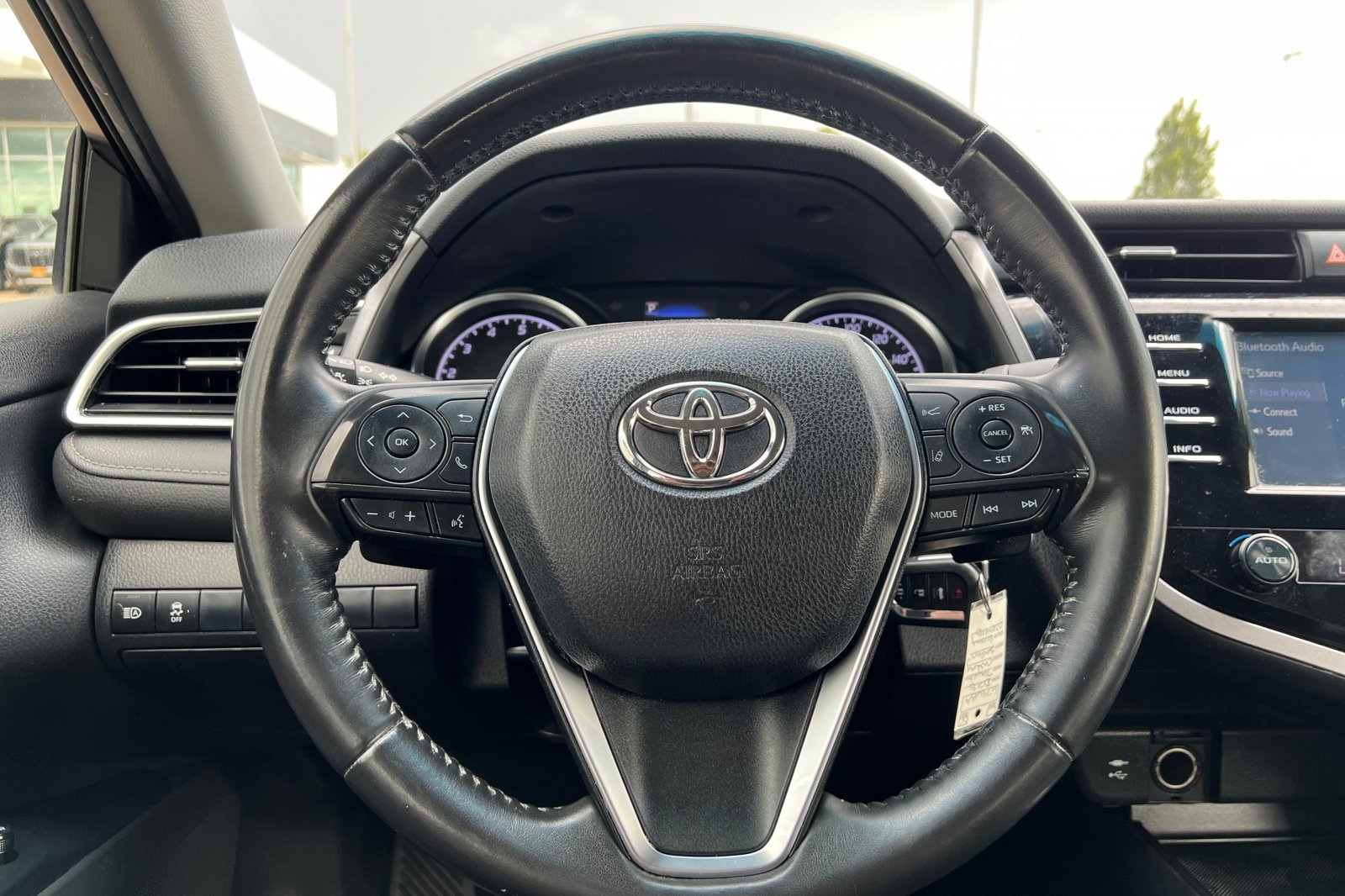 Vehicle image 21 of 26