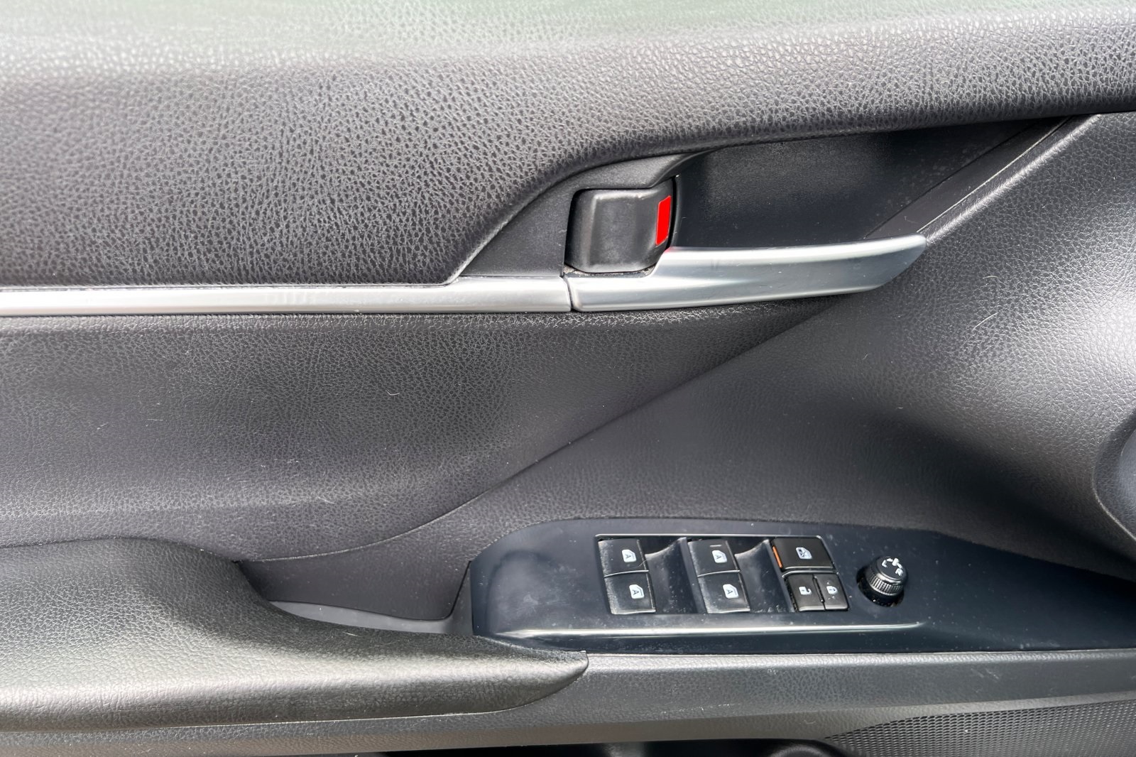 Vehicle image 11 of 26