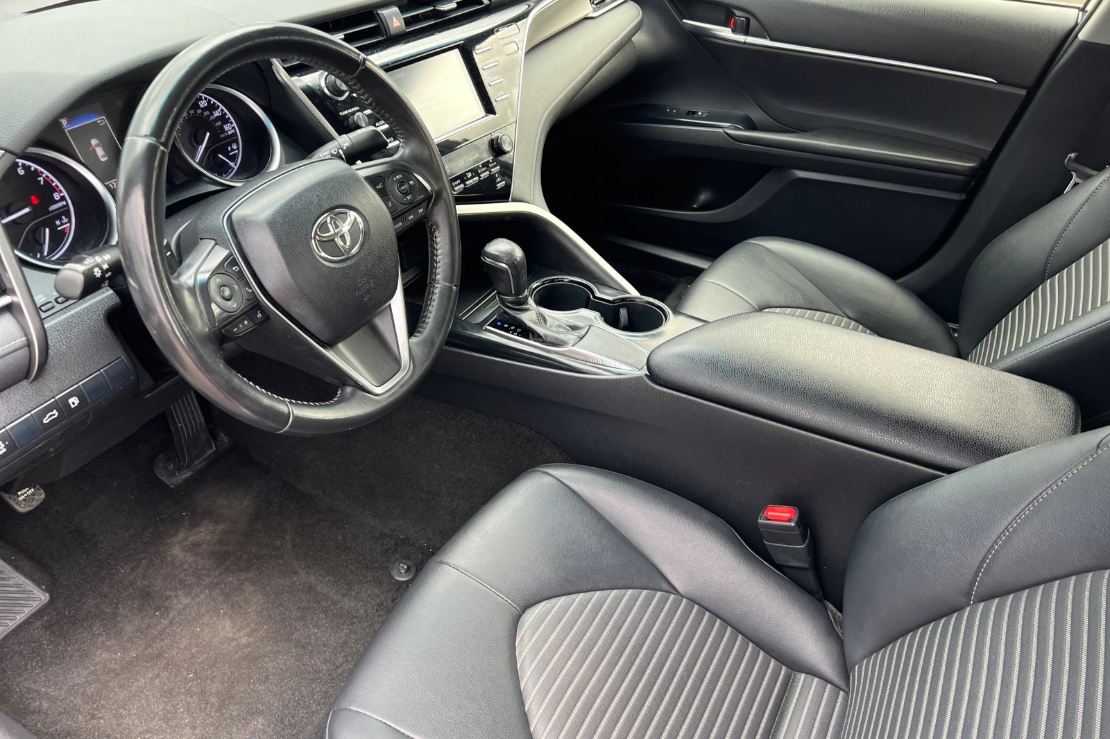 Vehicle image 10 of 26