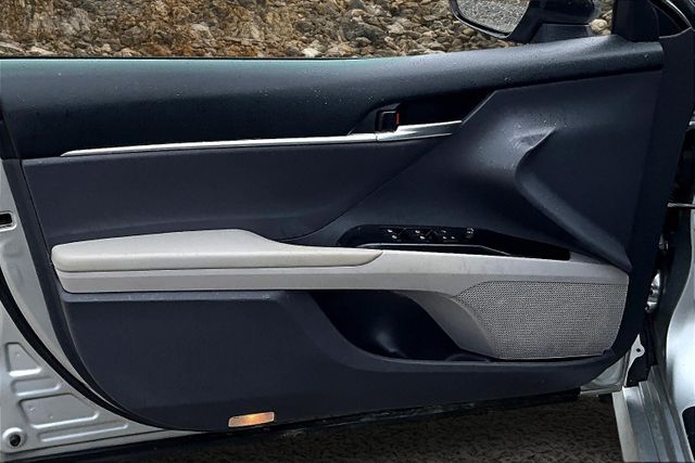 Vehicle image 21 of 30