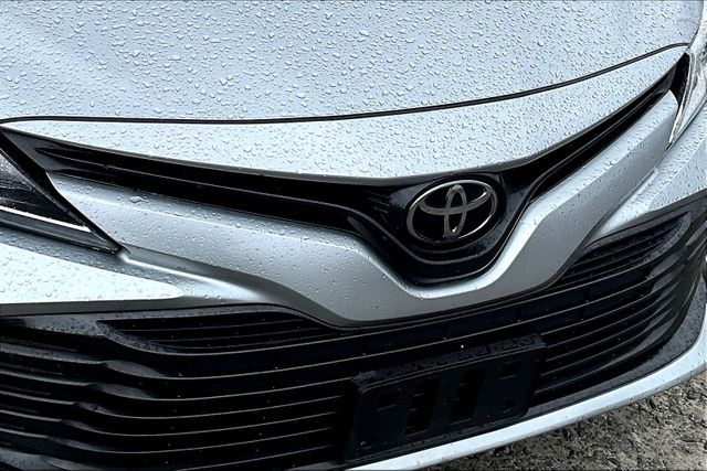 Vehicle image 26 of 30