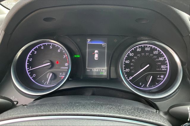 Vehicle image 19 of 30