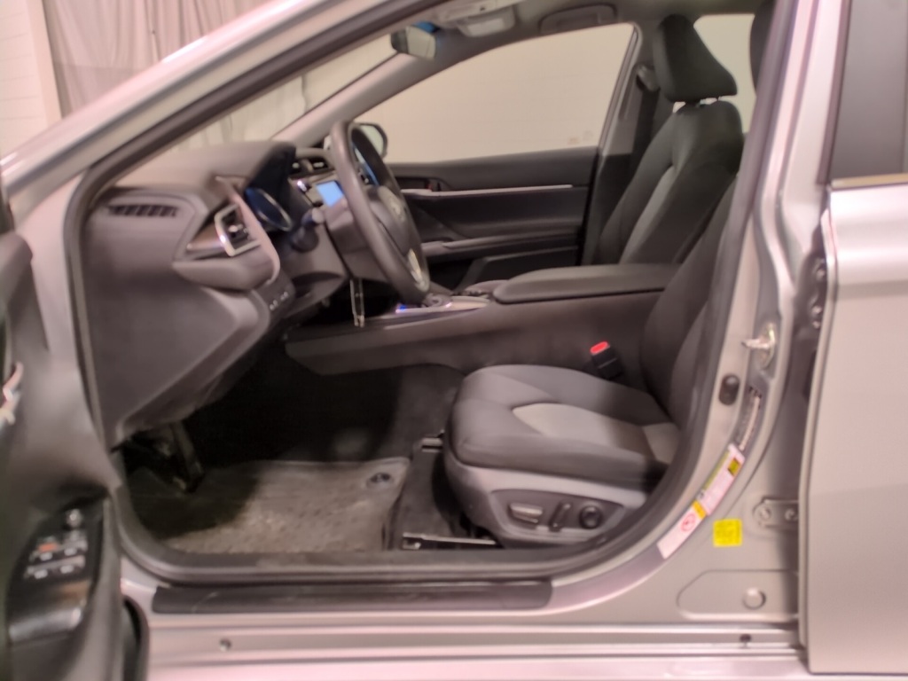 Vehicle image 16 of 20