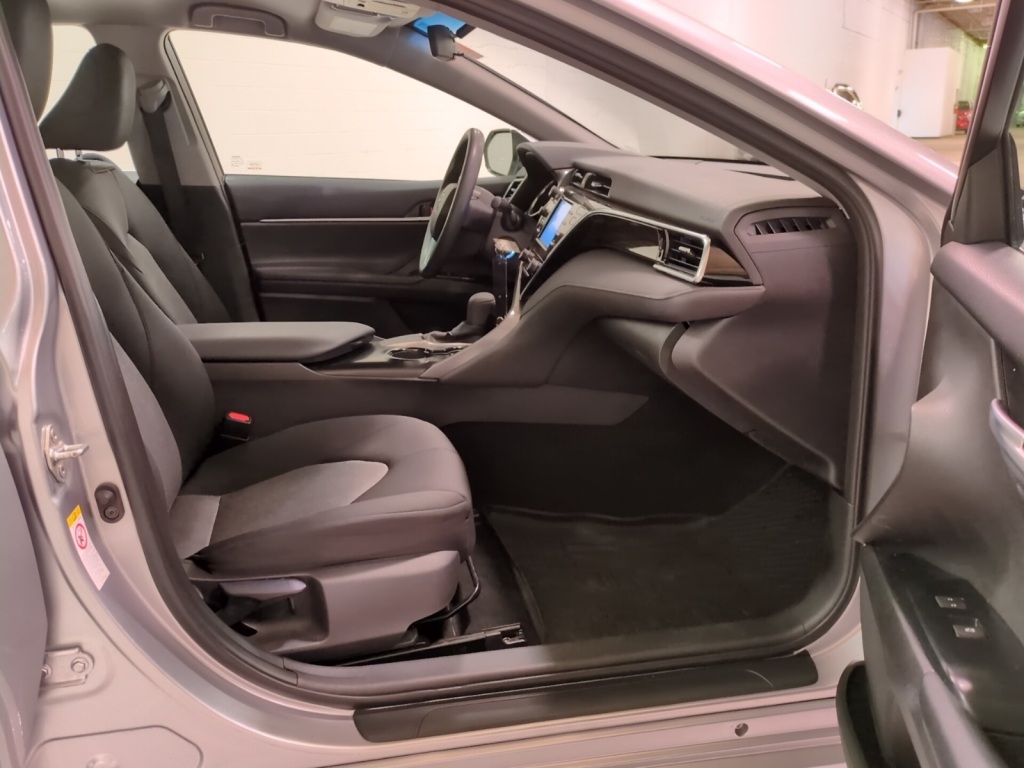 Vehicle image 10 of 20