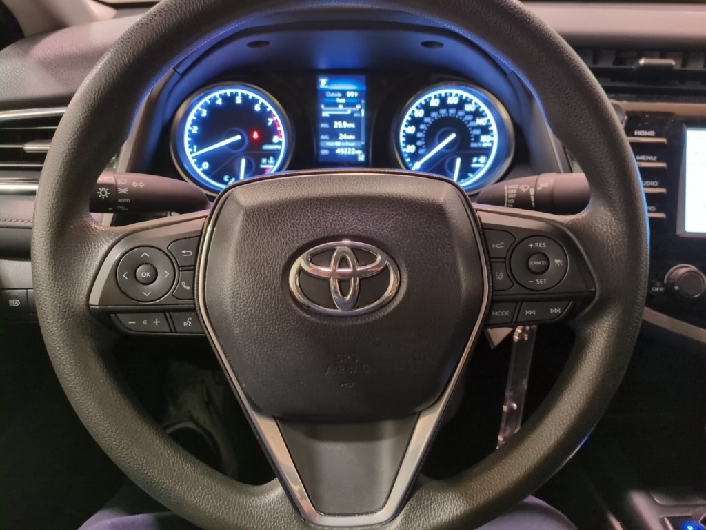 Vehicle image 18 of 20