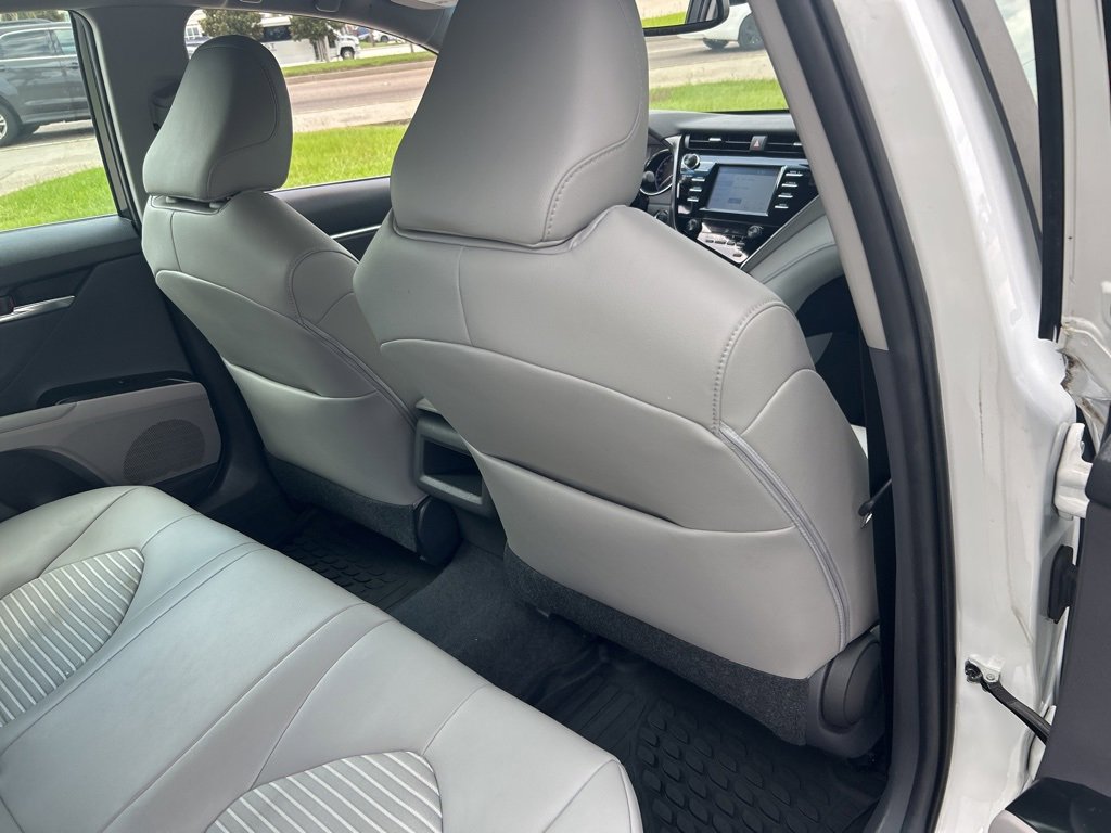 Vehicle image 18 of 24