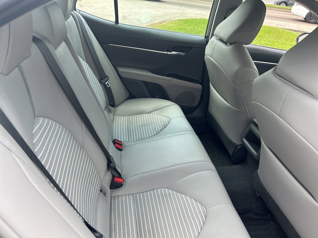 Vehicle image 17 of 24