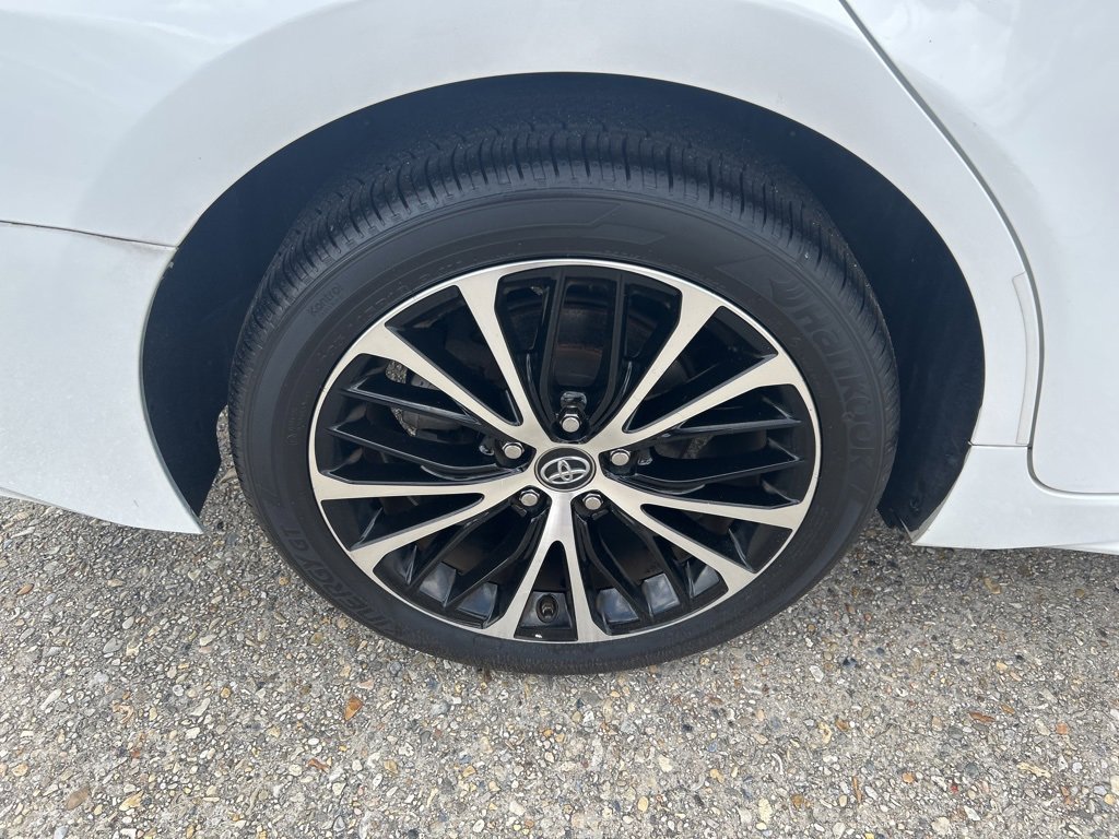 Vehicle image 21 of 24