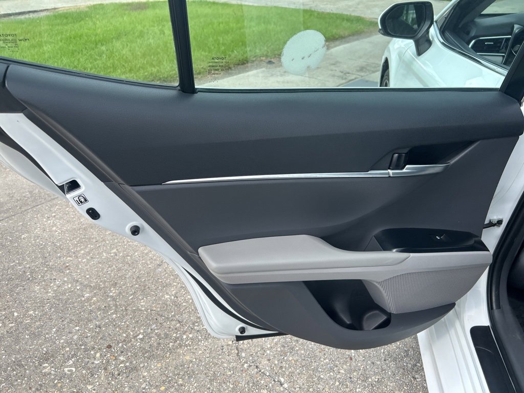 Vehicle image 13 of 24
