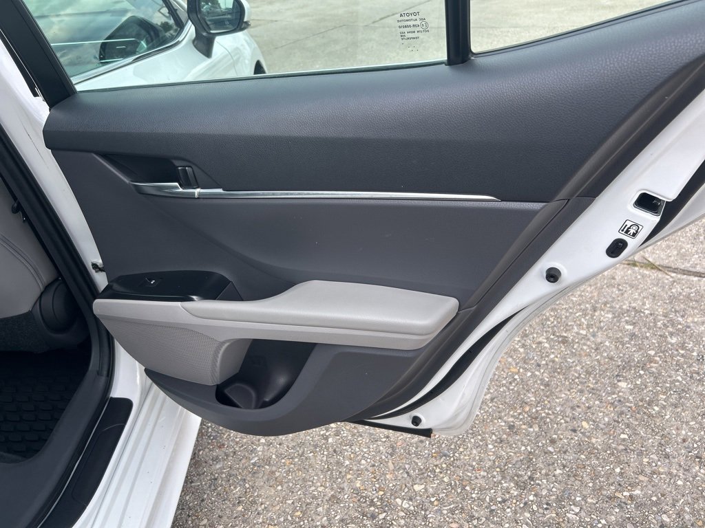 Vehicle image 19 of 24