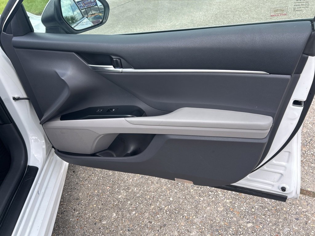 Vehicle image 16 of 24
