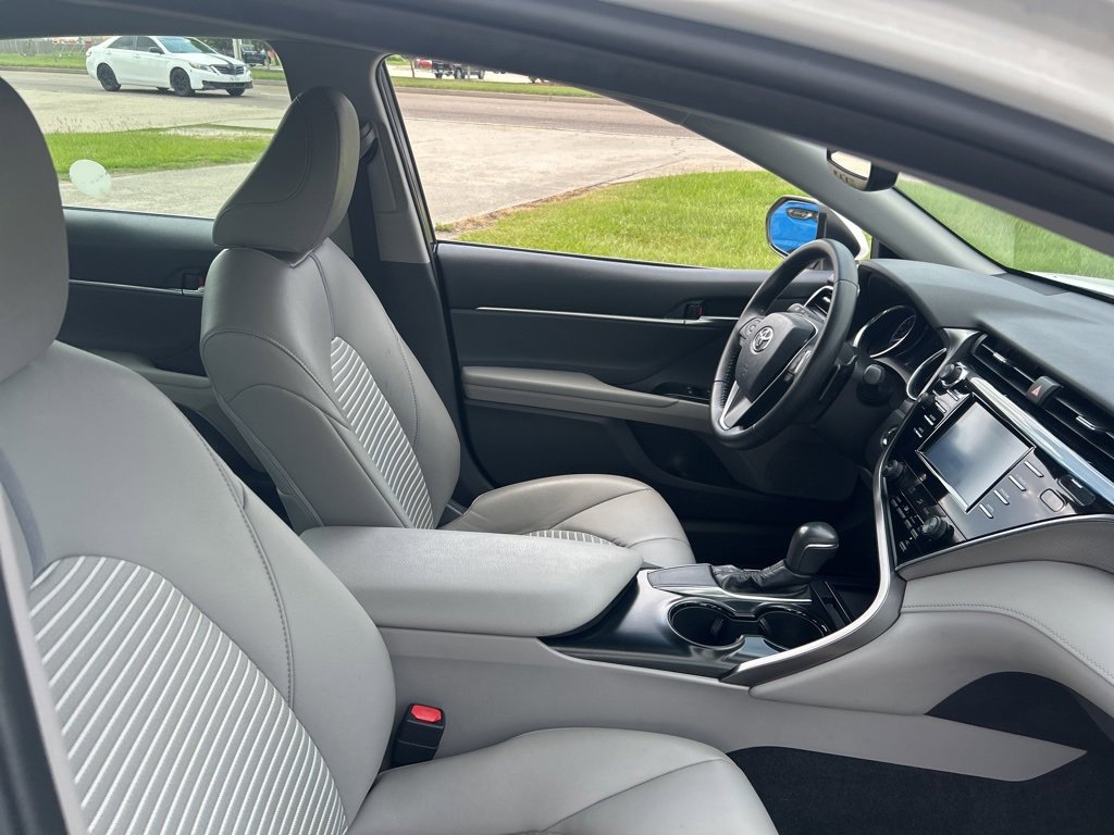 Vehicle image 14 of 24