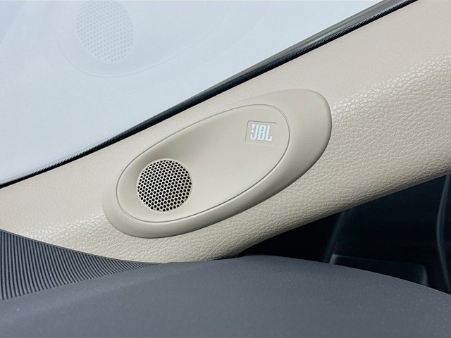 Vehicle image 18 of 31
