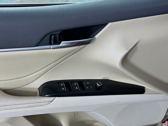 Vehicle image 17 of 31