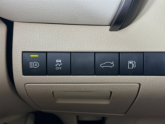 Vehicle image 10 of 31