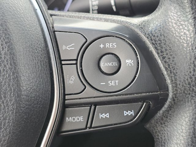 Vehicle image 17 of 33