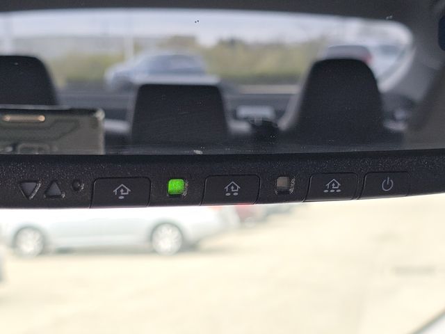 Vehicle image 19 of 33