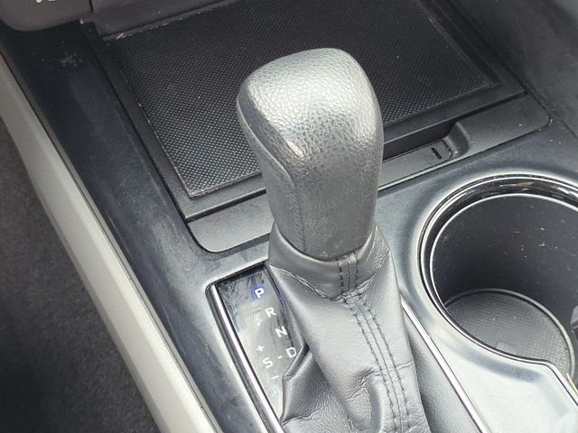 Vehicle image 16 of 33