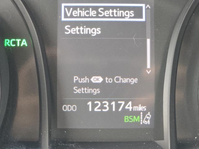 Vehicle image 31 of 33