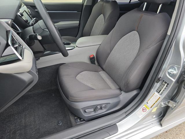 Vehicle image 28 of 33