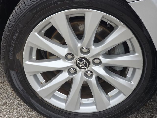 Vehicle image 21 of 33