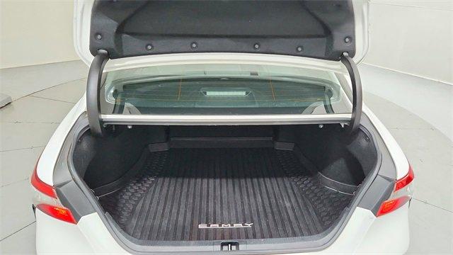 Vehicle image 15 of 29
