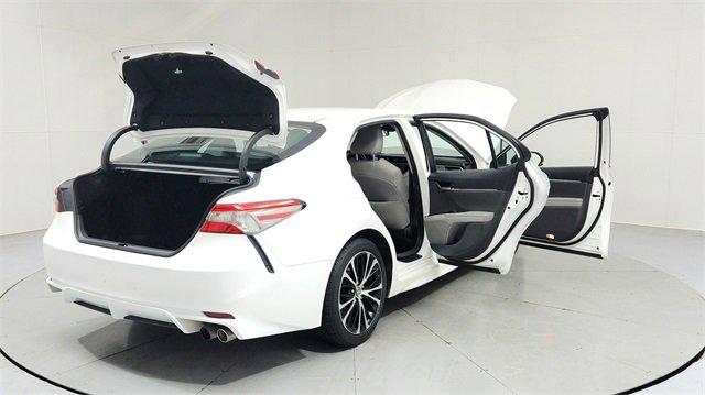 Vehicle image 27 of 29