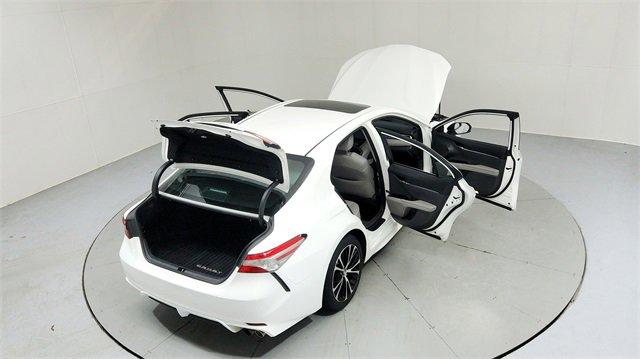 Vehicle image 10 of 29