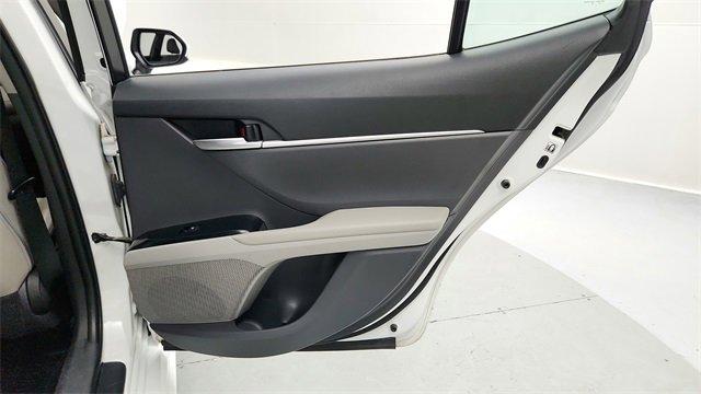 Vehicle image 23 of 29