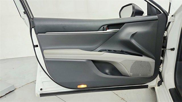 Vehicle image 25 of 29