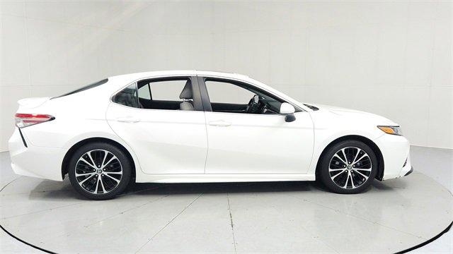 Vehicle image 8 of 29